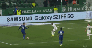 NBA：詹姆斯30+10+8 湖人险胜灰熊