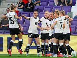 隐蔽骗术：揭秘“假直播流”在非法视讯博彩中的应用。（揭开非法视讯博彩“假直播流”的黑幕）